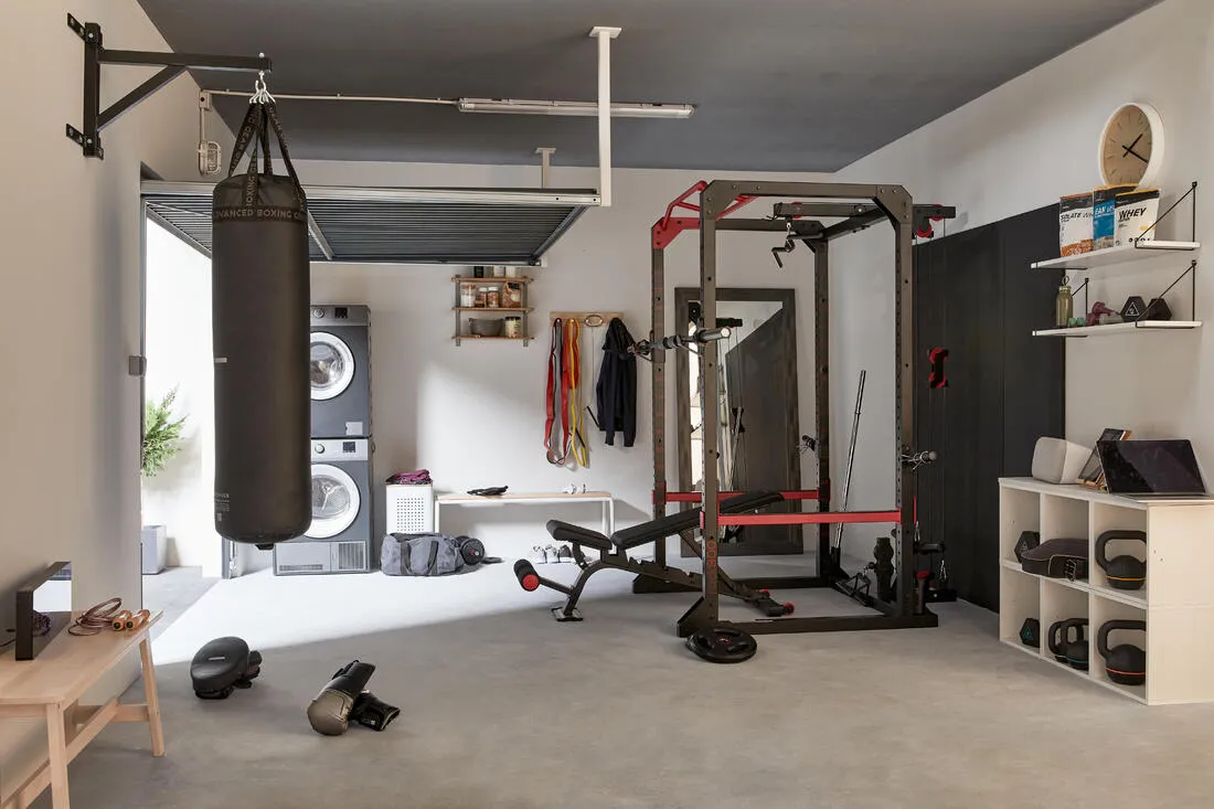 Cast Iron Kettlebell with Rubber Base - 16 kg