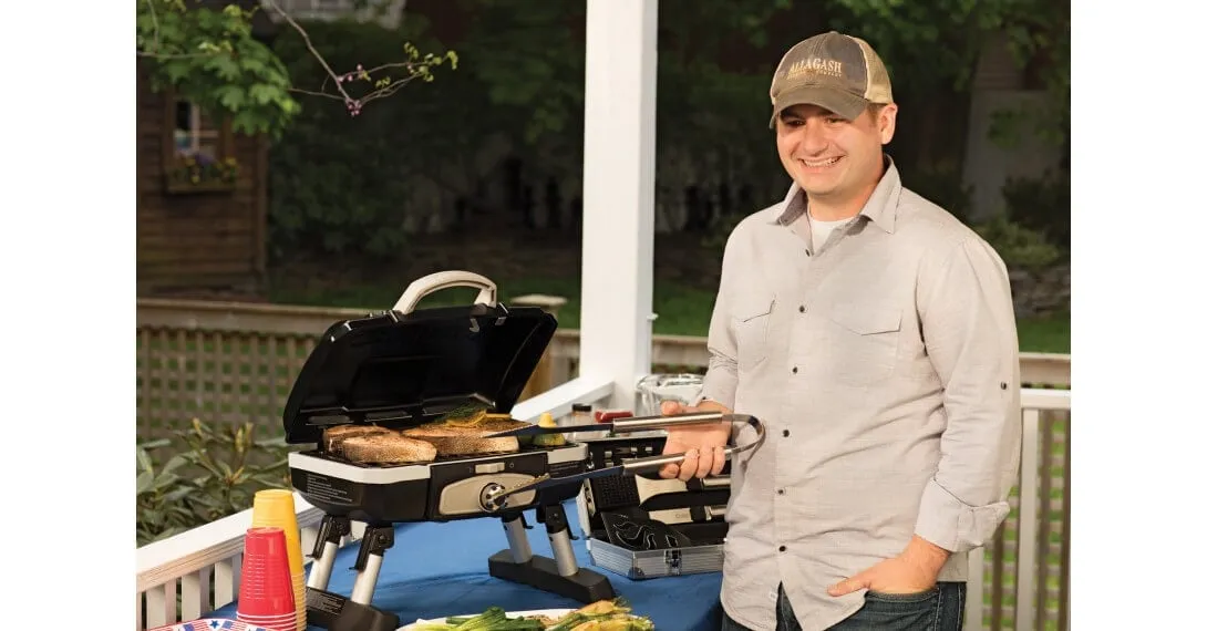 Cuisinart Petit Gourmet Tabletop Portable Gas Grill Black
